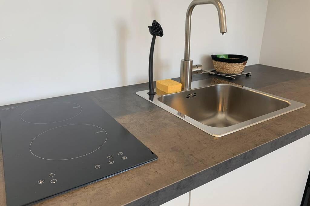 Le Petit Loft - Studio - Wifi - Coeur De Ville - Parking Pont-lʼAbbé 外观 照片